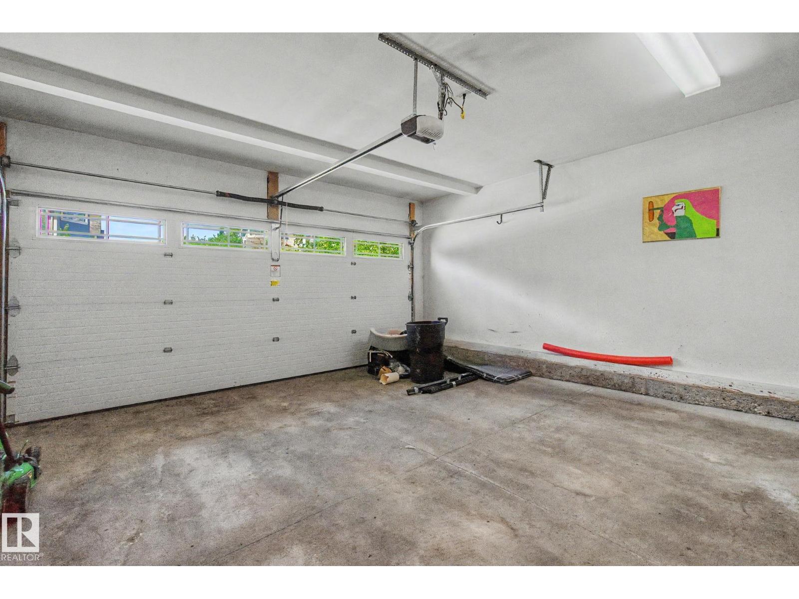 8311 11 AV SW - 43
