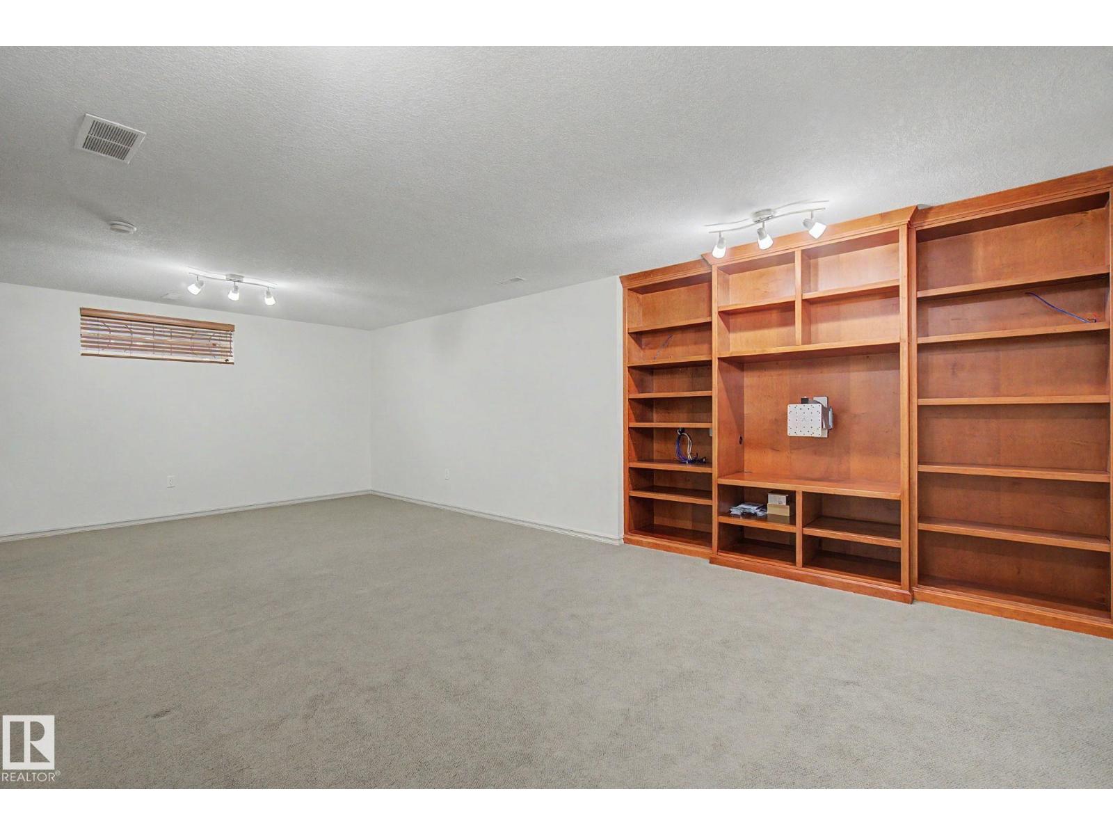 8311 11 AV SW - 39
