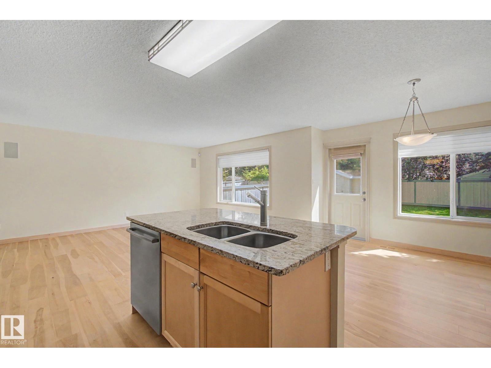8311 11 AV SW - 20