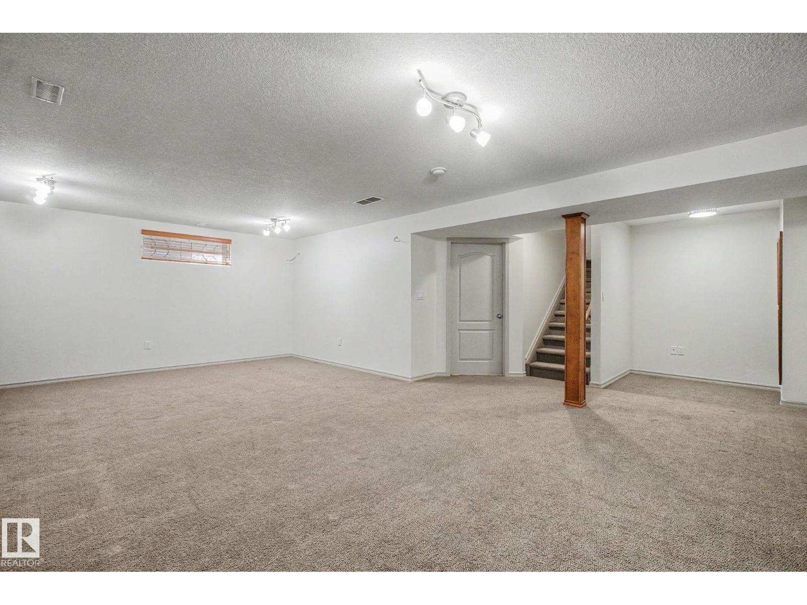 8311 11 AV SW - 37