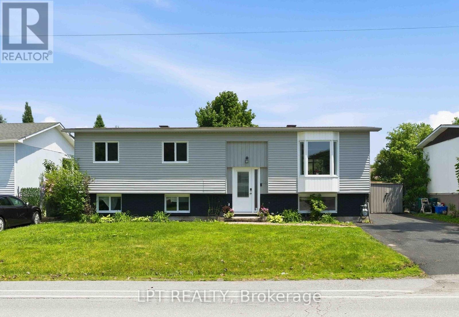 34 FRINGEWOOD DRIVE - 1