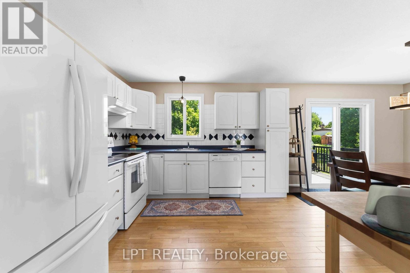 34 FRINGEWOOD DRIVE - 11