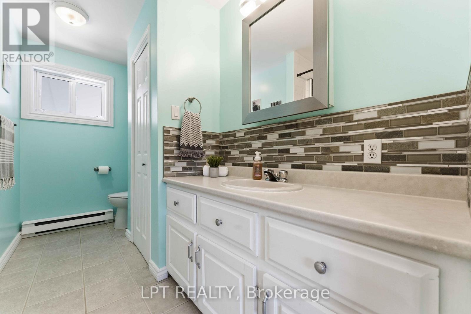 34 FRINGEWOOD DRIVE - 19