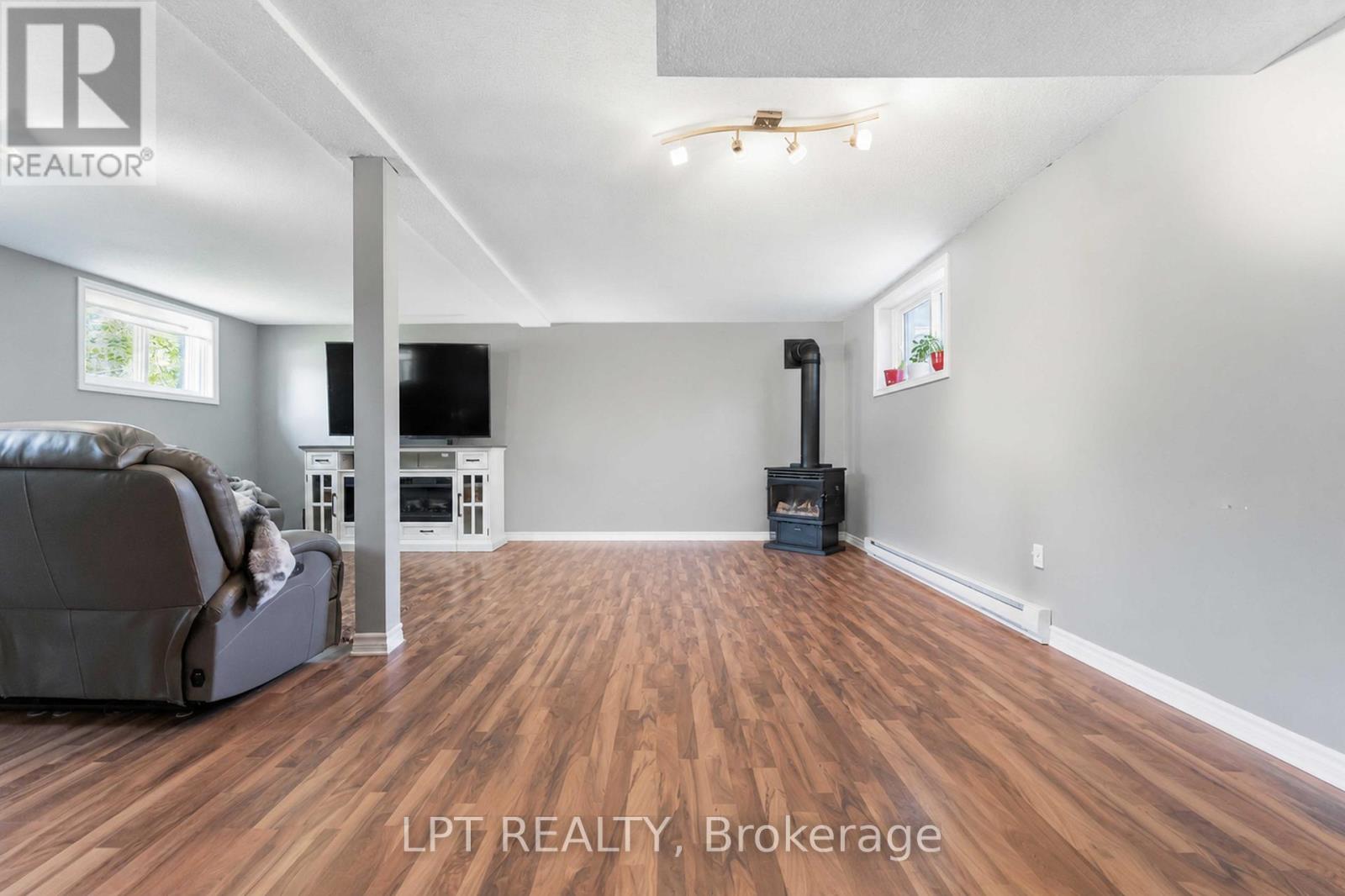 34 FRINGEWOOD DRIVE - 21