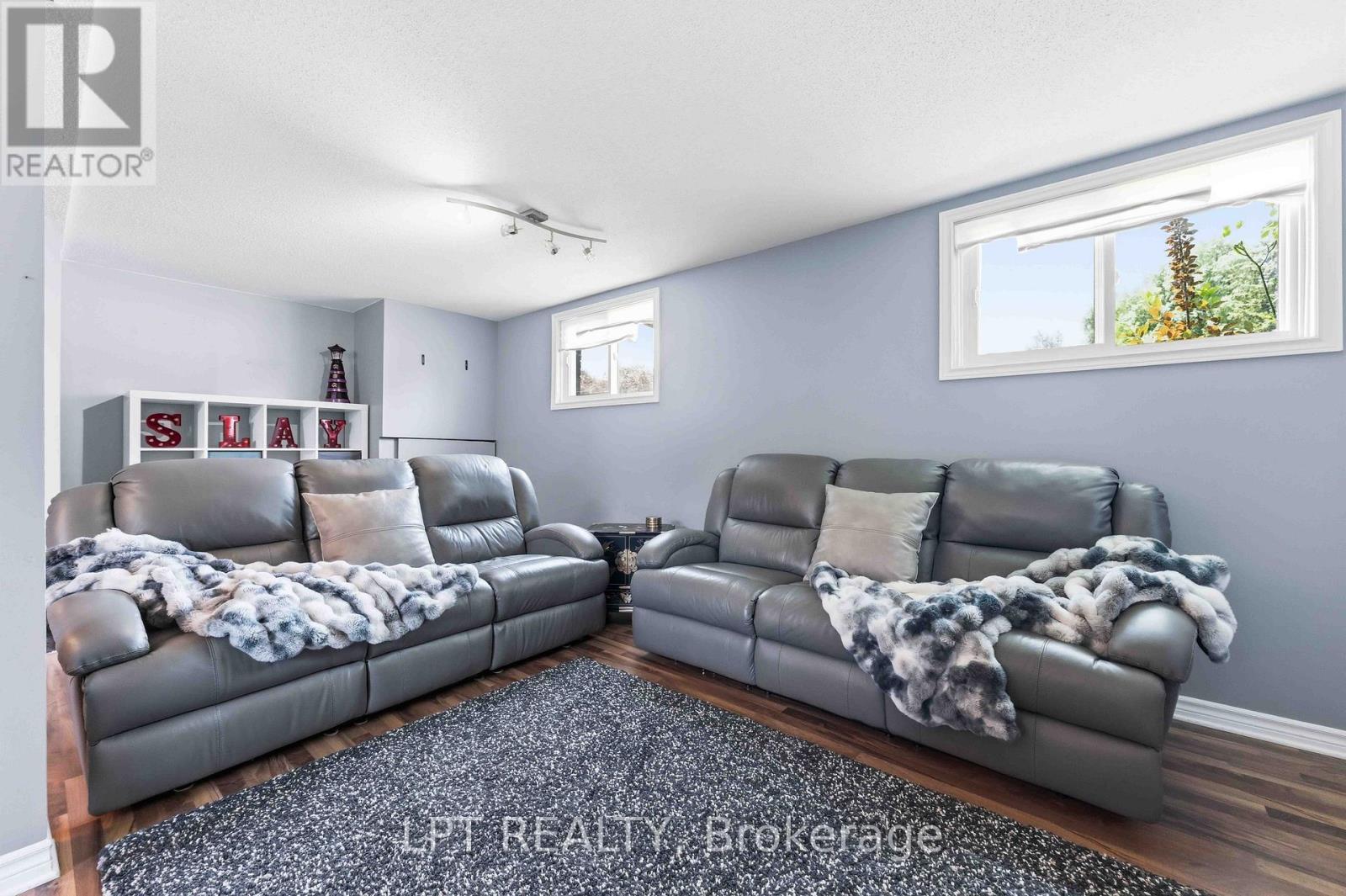 34 FRINGEWOOD DRIVE - 22