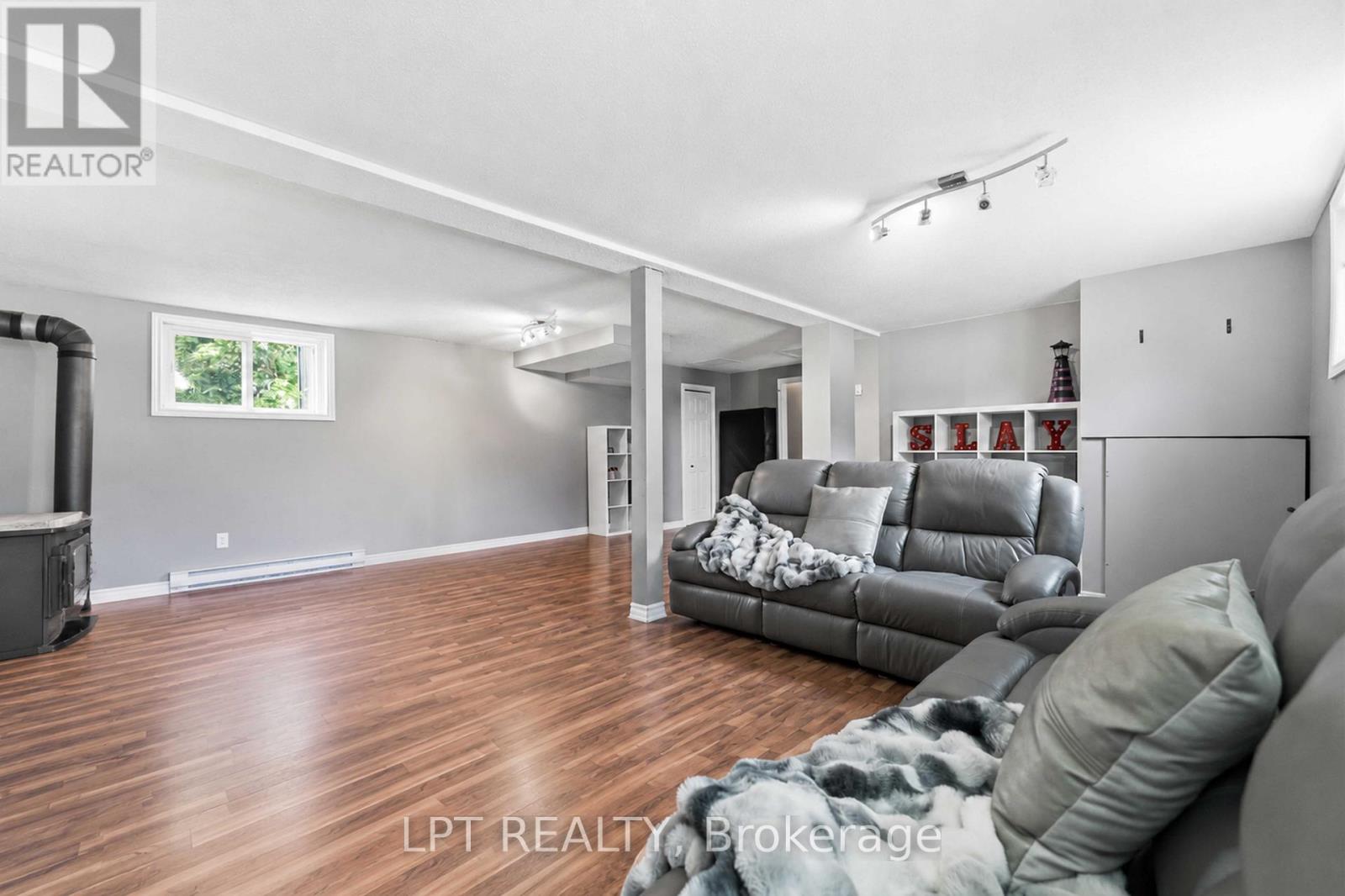 34 FRINGEWOOD DRIVE - 23