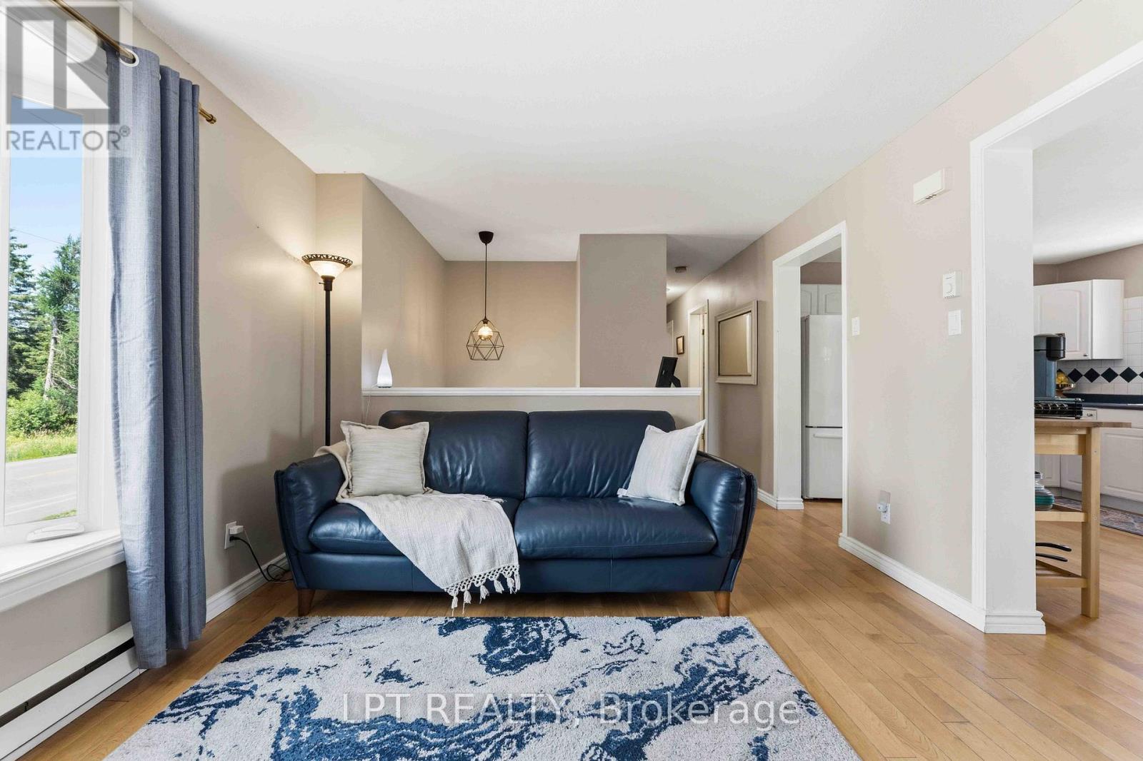 34 FRINGEWOOD DRIVE - 4