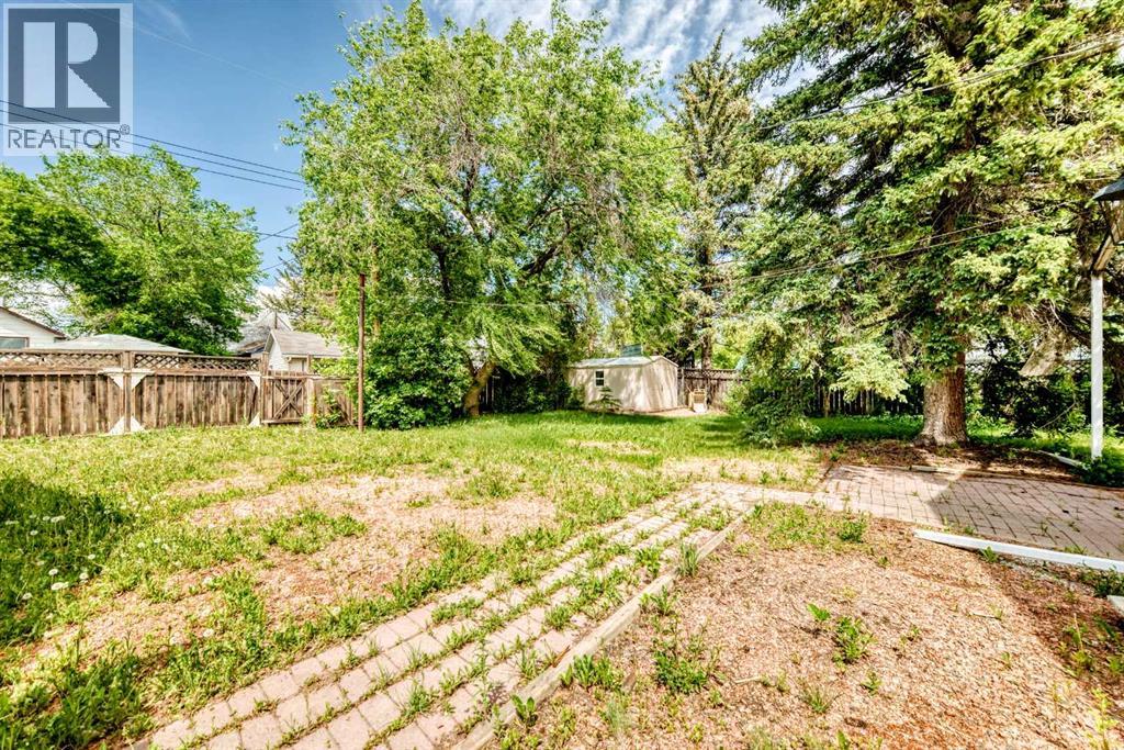 122 2 Avenue E - 38