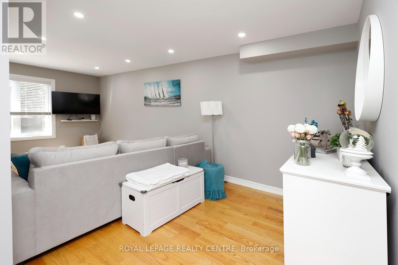 #45 1575 SOUTH PARADE COURT - 10