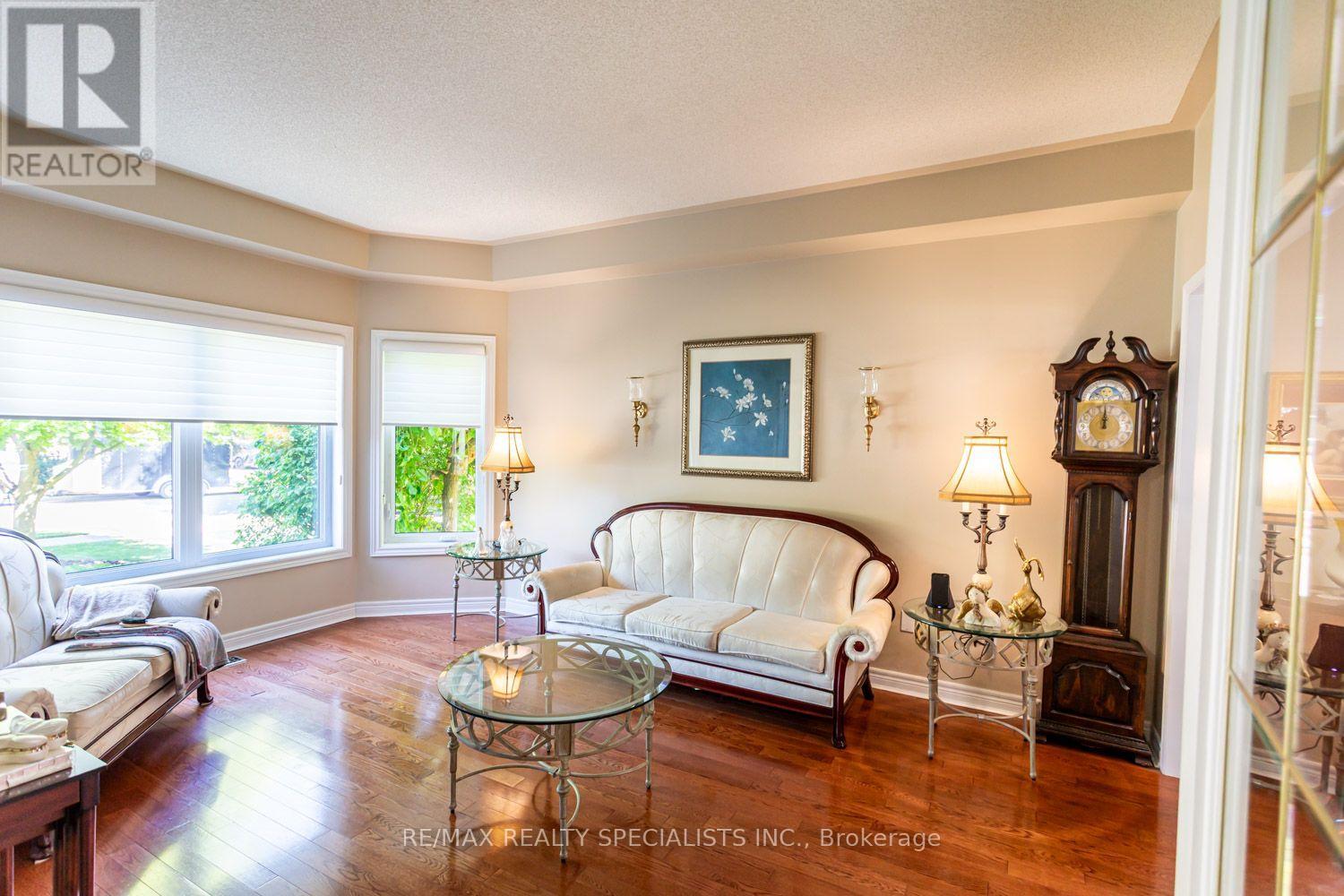 10 SPLIT MAPLE LANE - 10