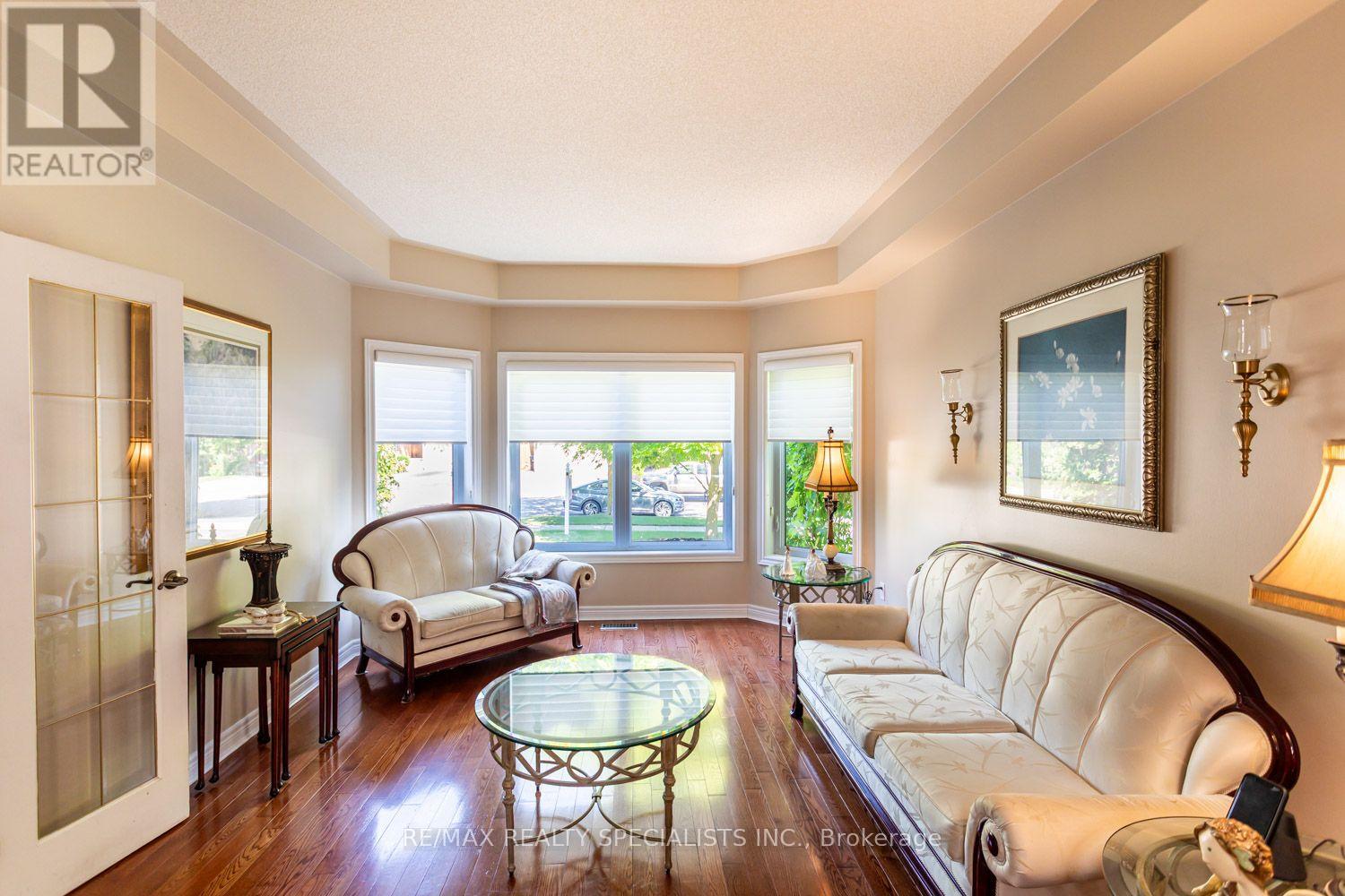 10 SPLIT MAPLE LANE - 11