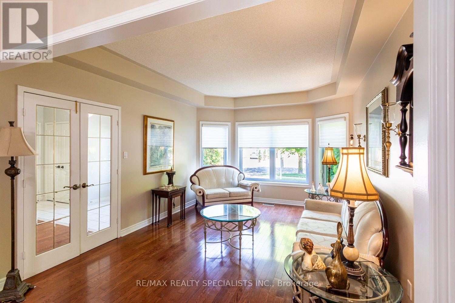 10 SPLIT MAPLE LANE - 20