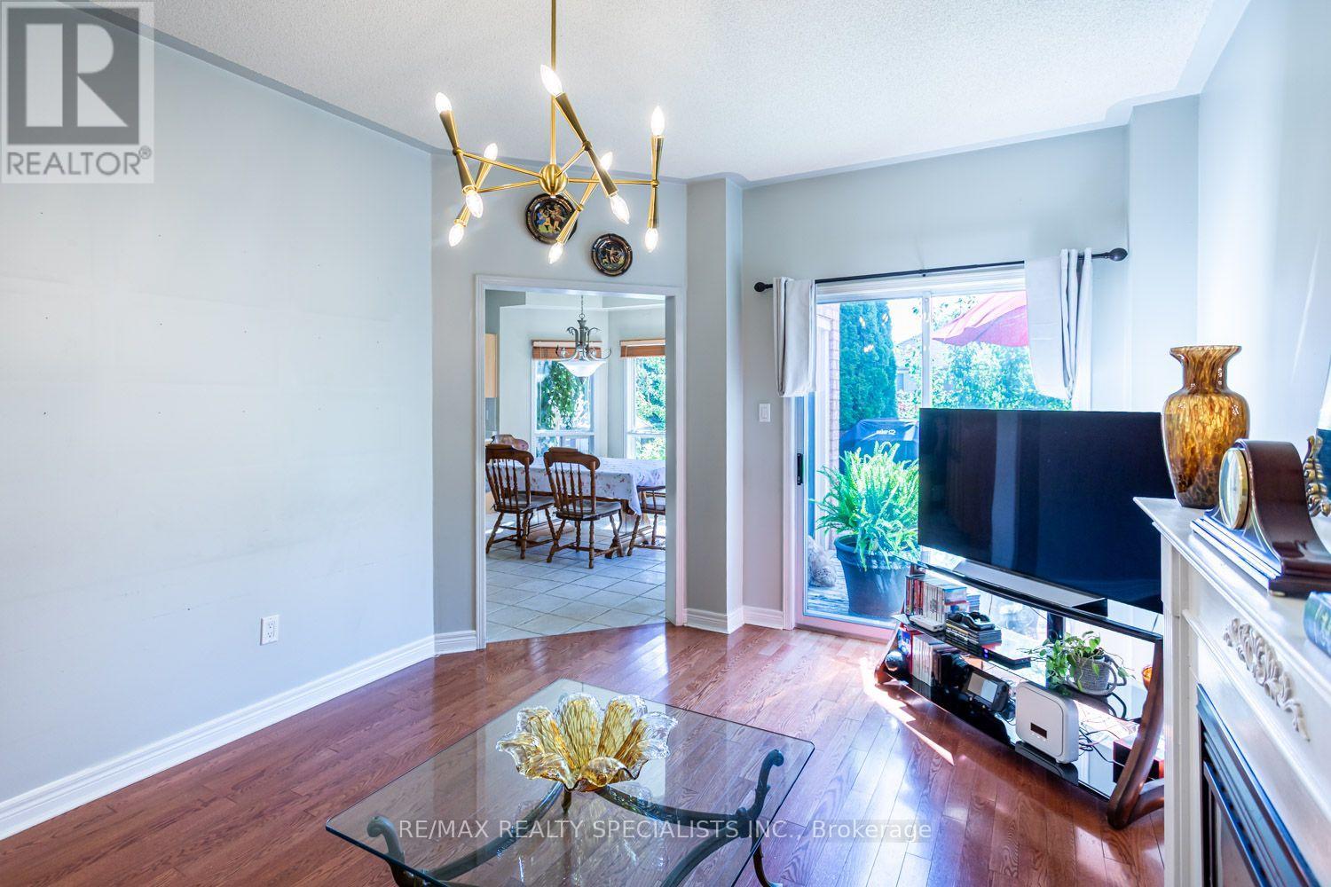 10 SPLIT MAPLE LANE - 23