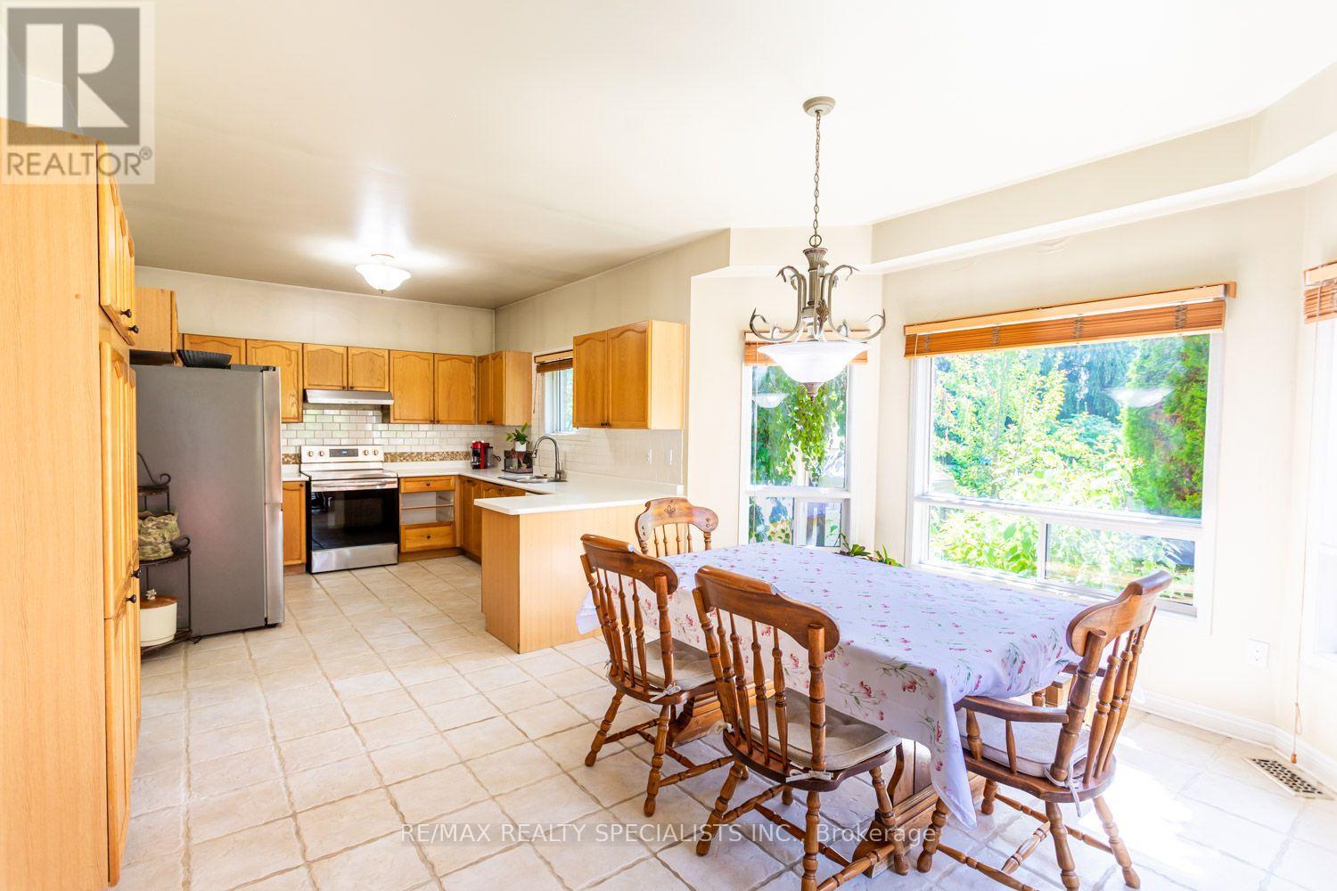 10 SPLIT MAPLE LANE - 24
