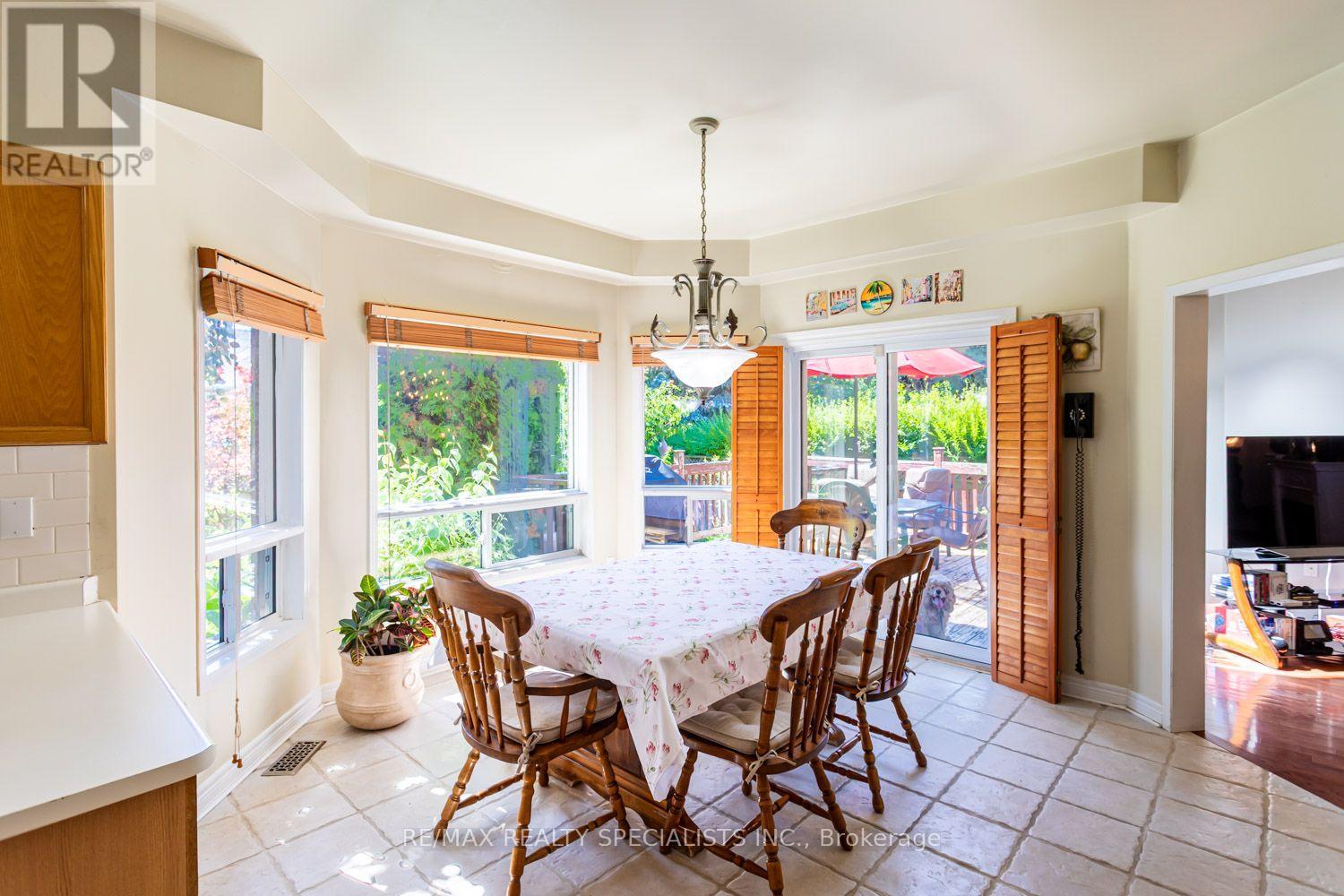 10 SPLIT MAPLE LANE - 30