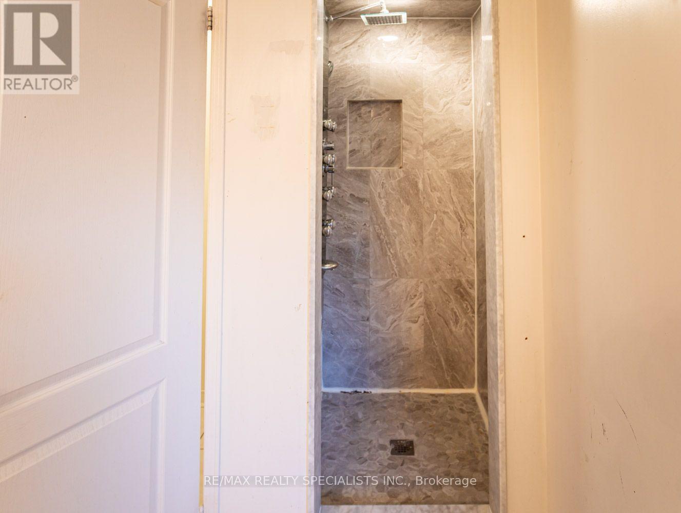 10 SPLIT MAPLE LANE - 36