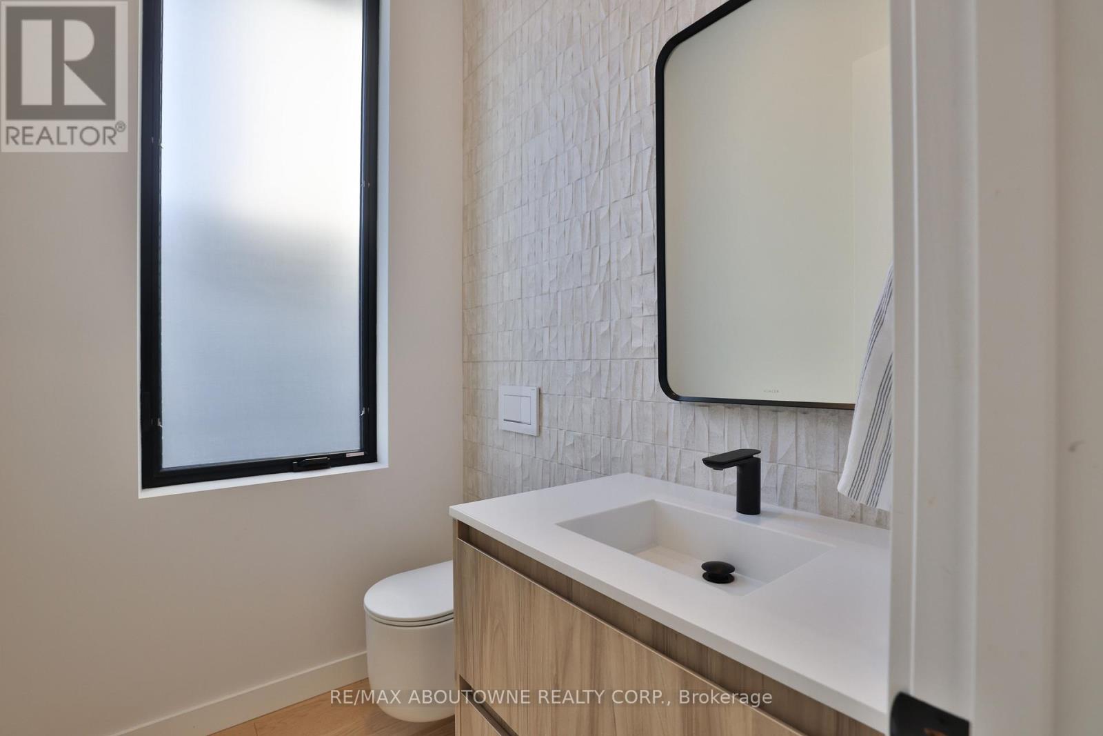 70 UPPER MOUNT ALBION ROAD - 31