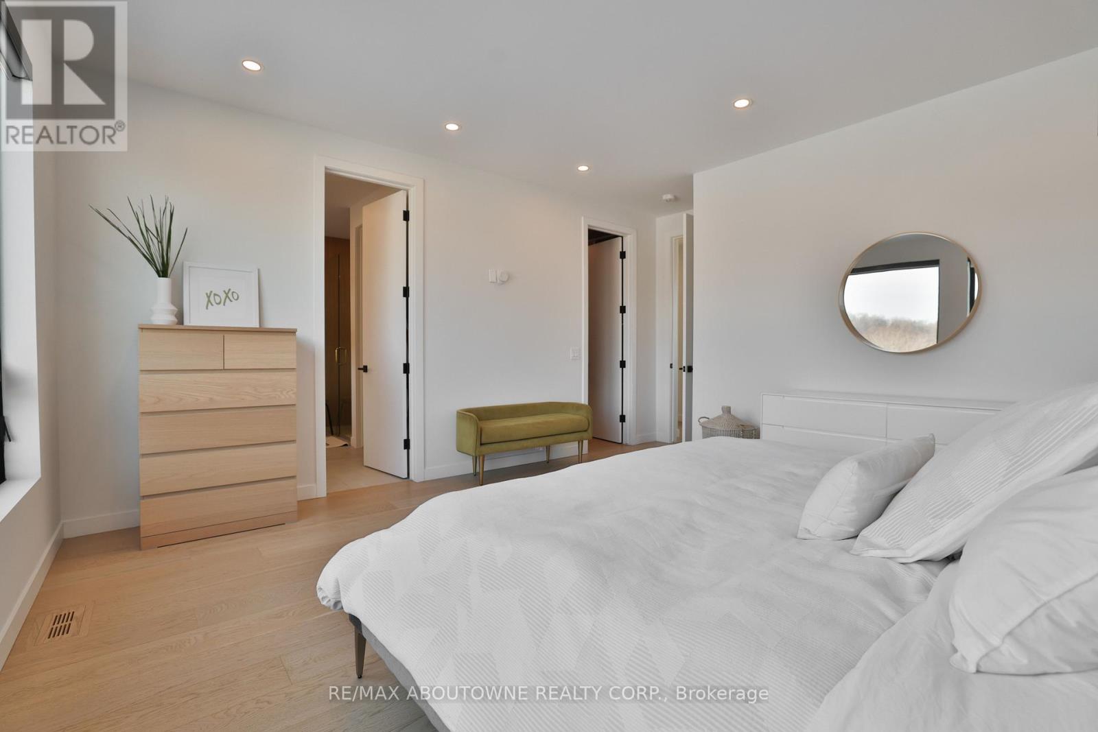 70 UPPER MOUNT ALBION ROAD - 17