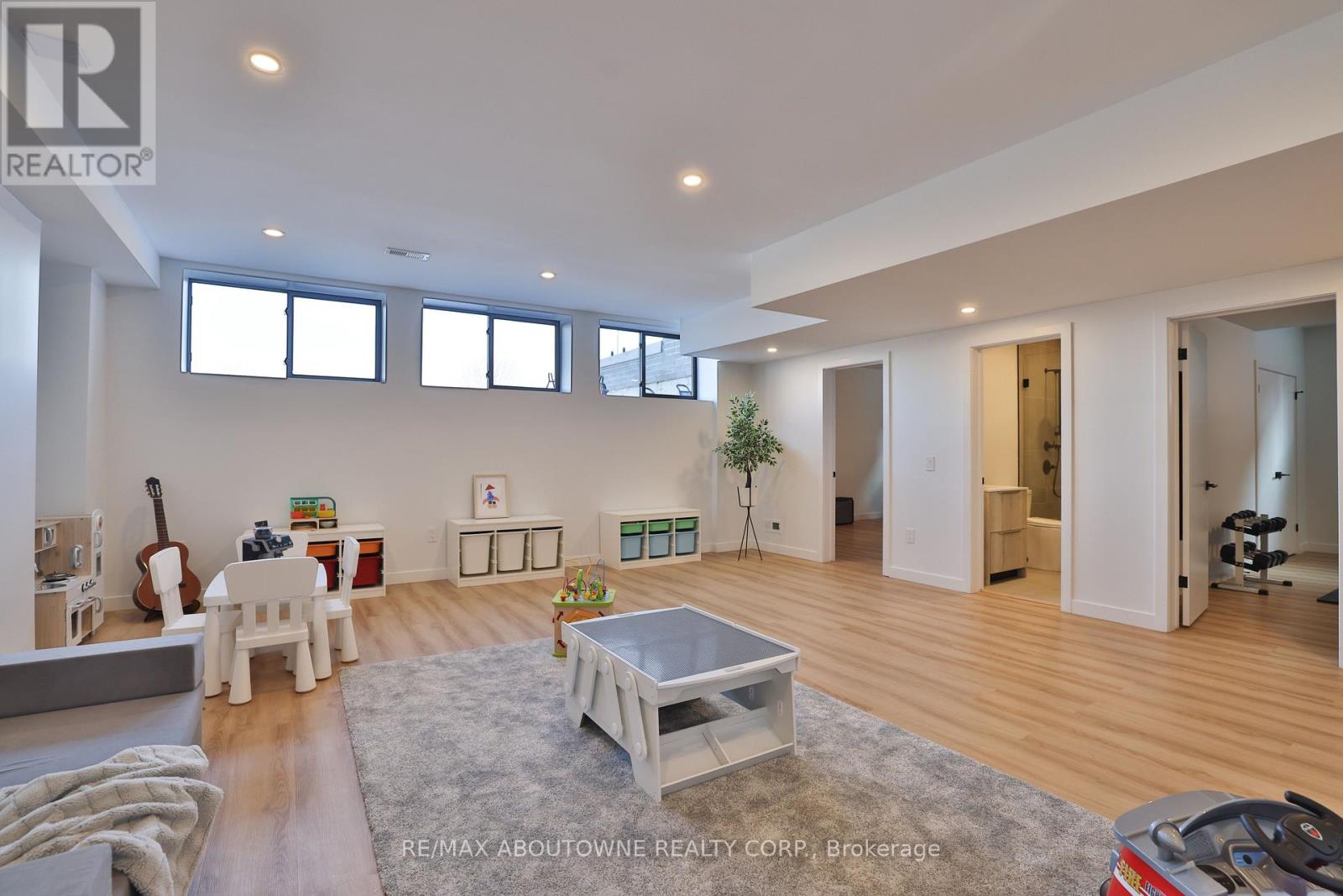 70 UPPER MOUNT ALBION ROAD - 36