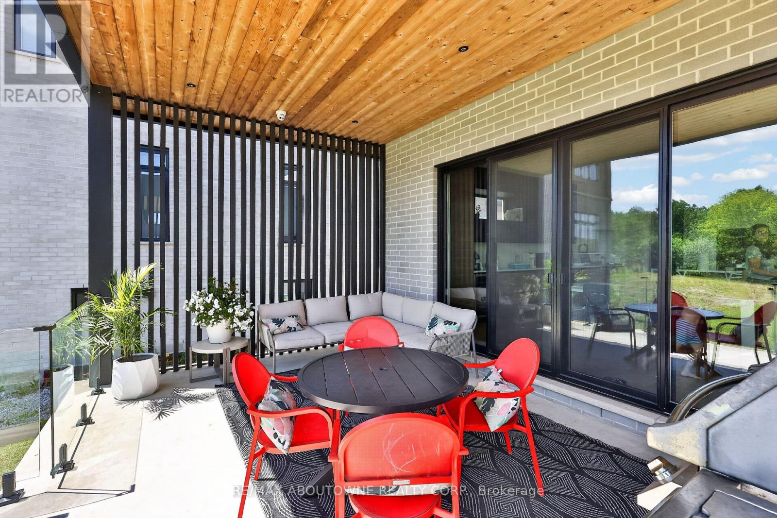 70 UPPER MOUNT ALBION ROAD - 38