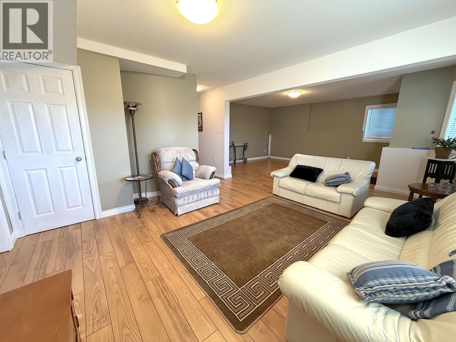 1041 EAGLE DRIVE - 32