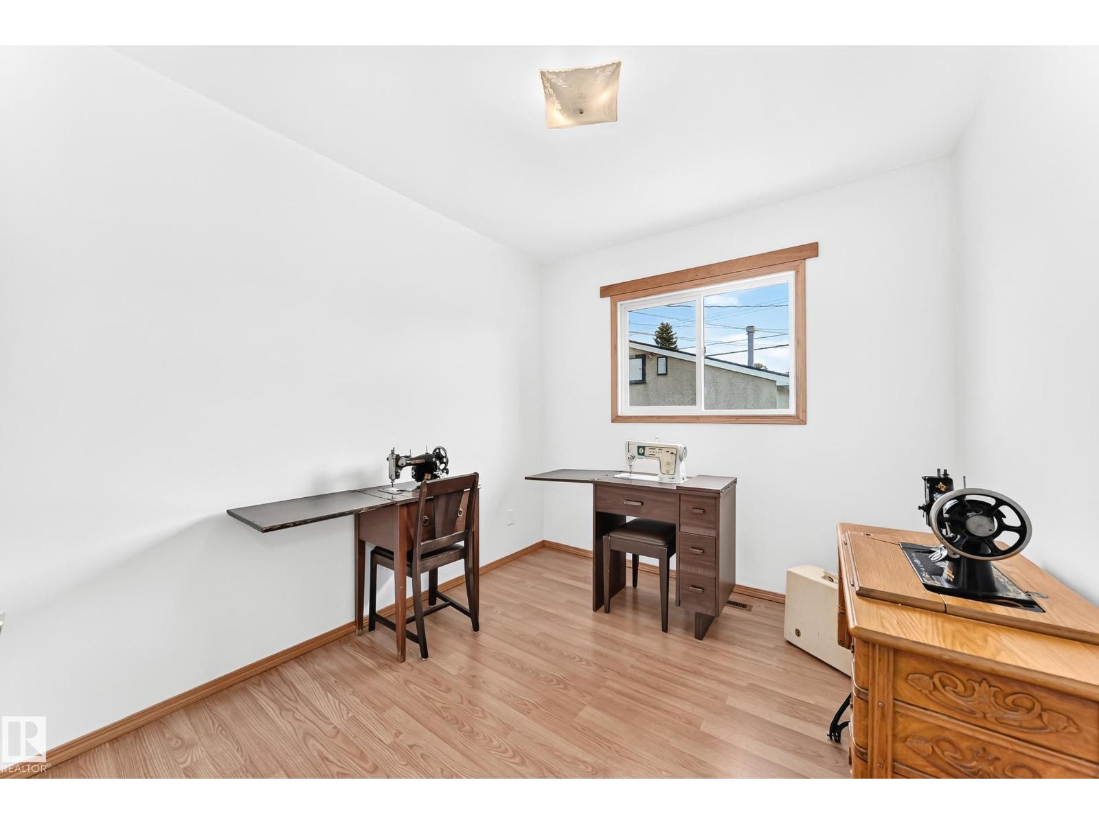 10819 137 AV NW - 11
