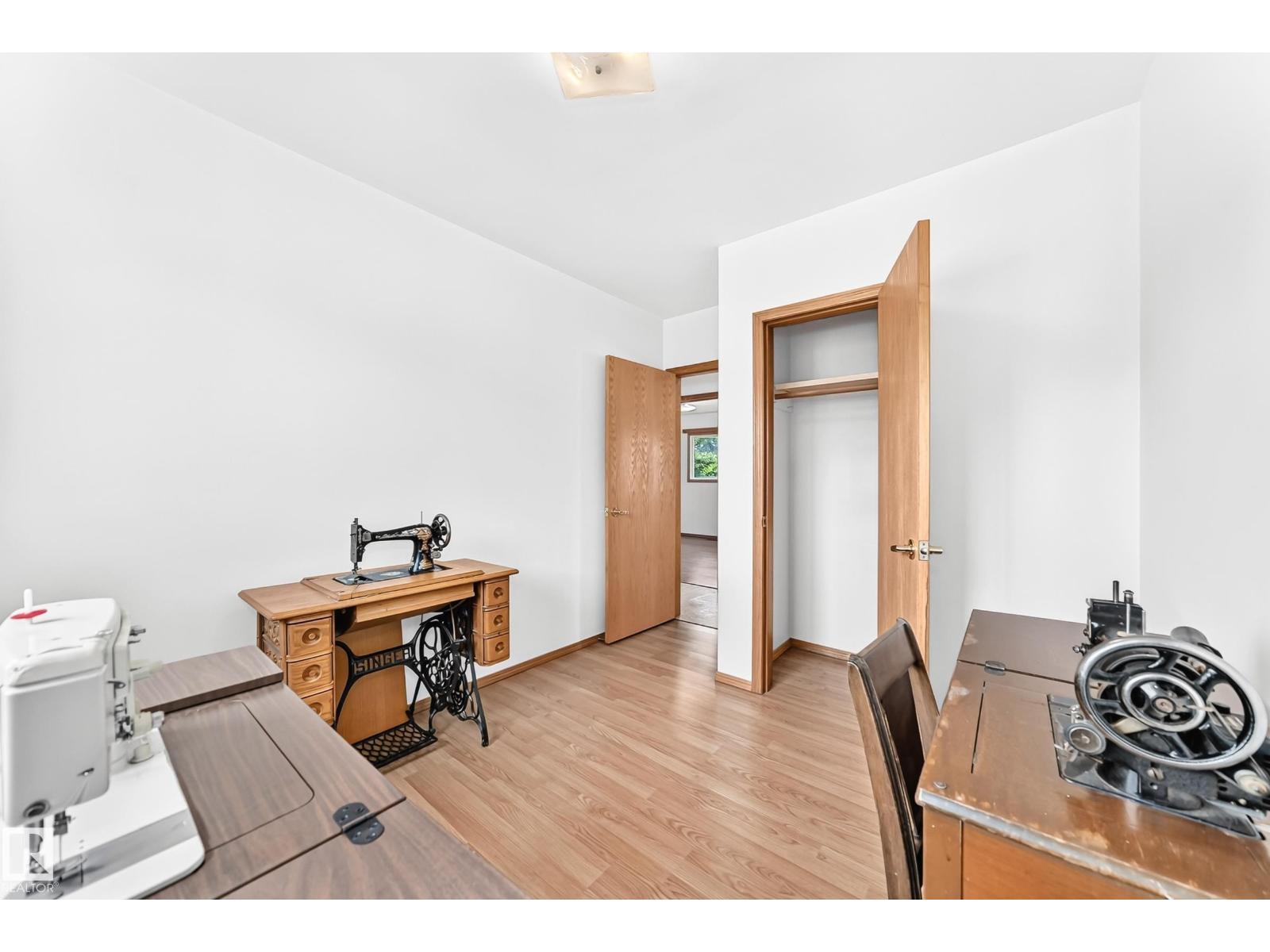 10819 137 AV NW - 12