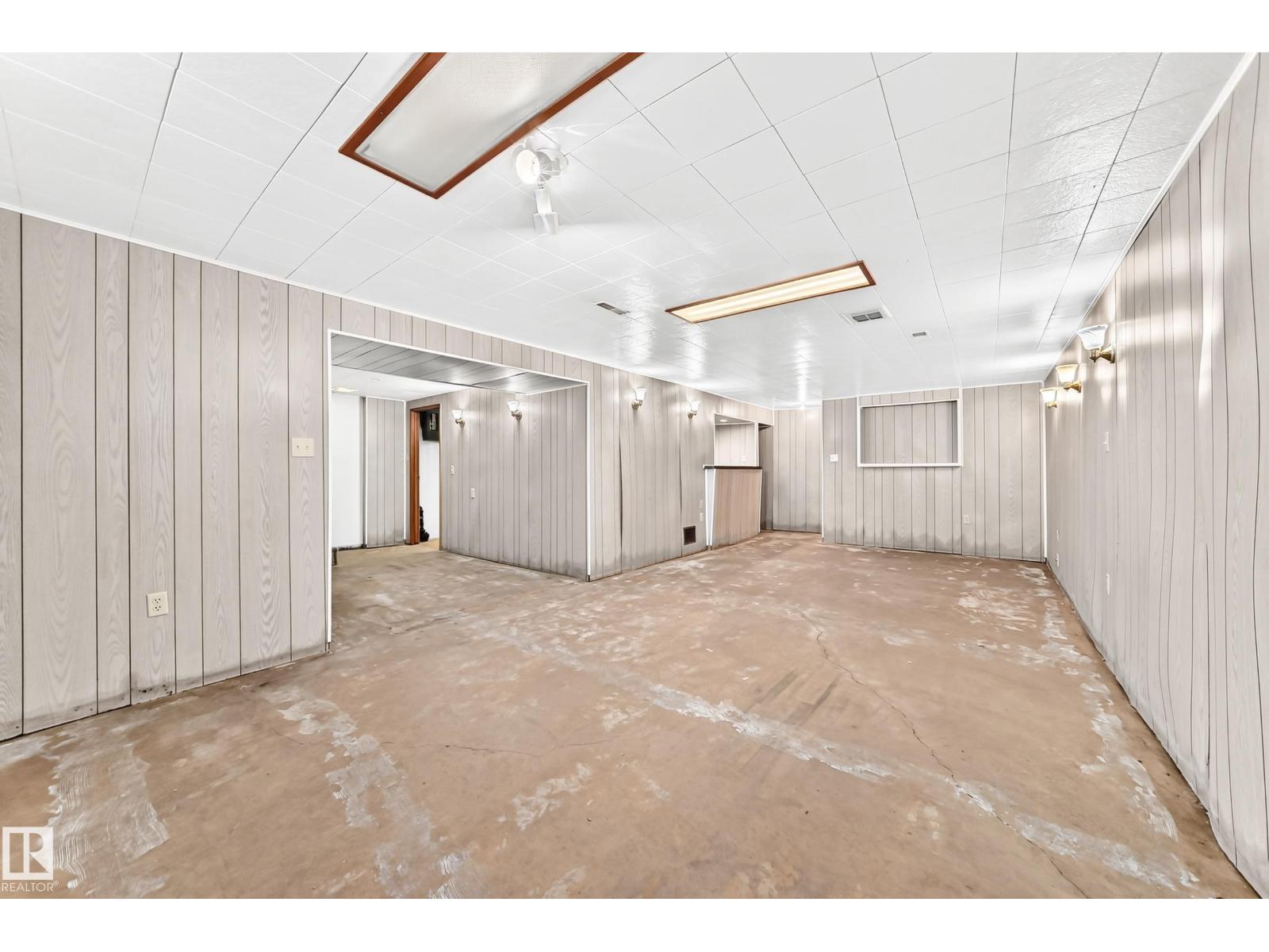 10819 137 AV NW - 18