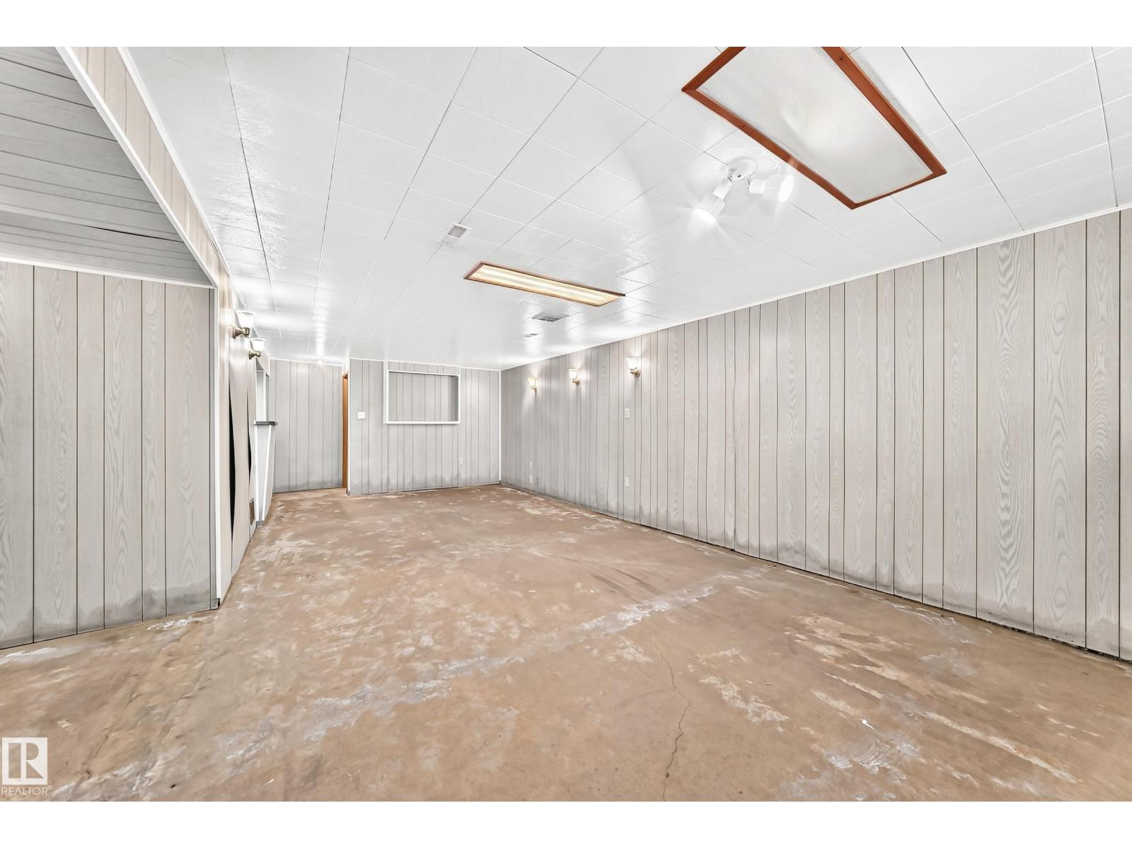 10819 137 AV NW - 19