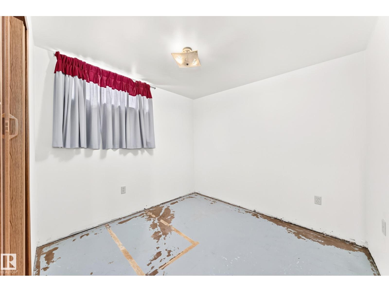 10819 137 AV NW - 20