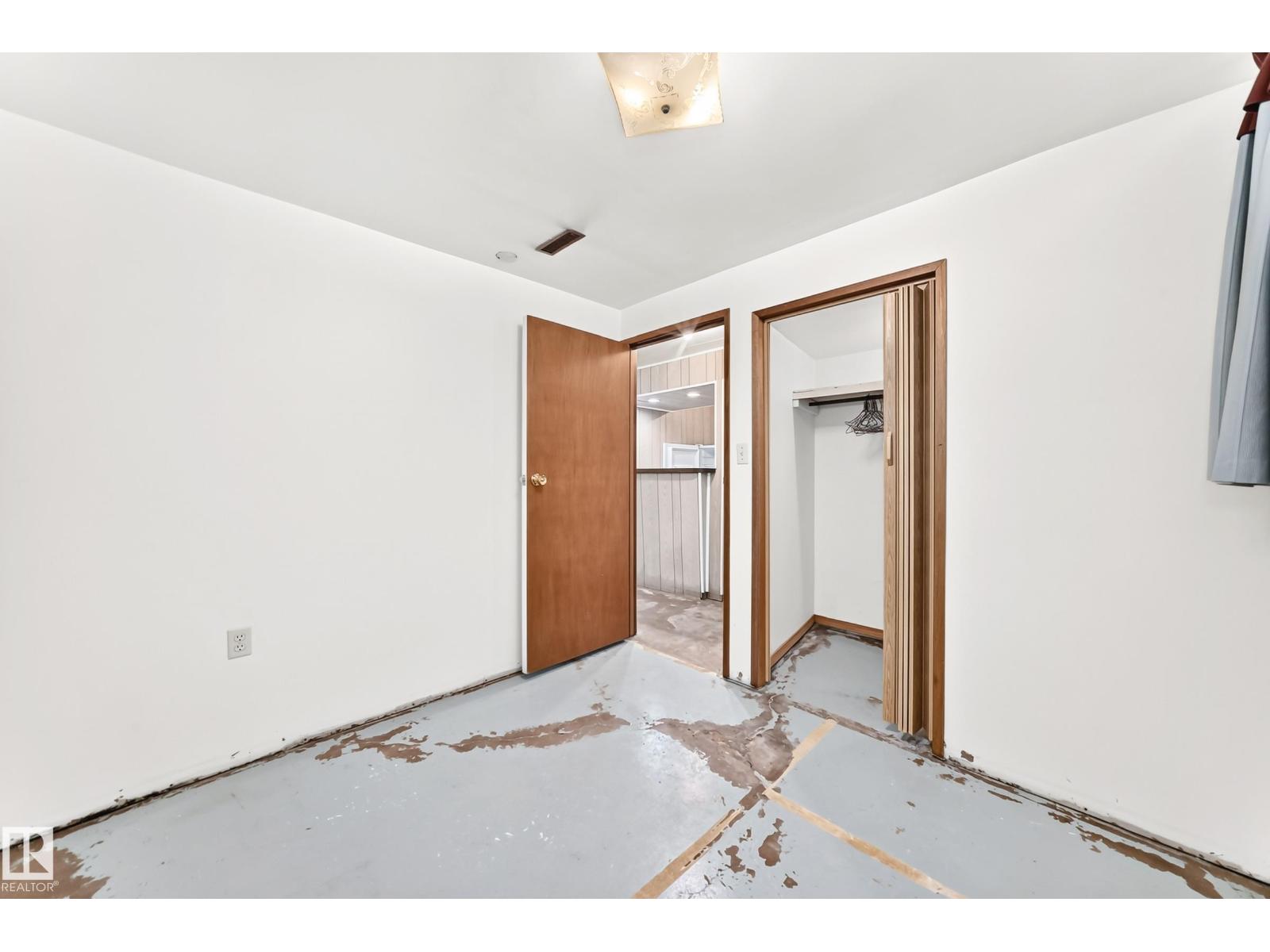 10819 137 AV NW - 21
