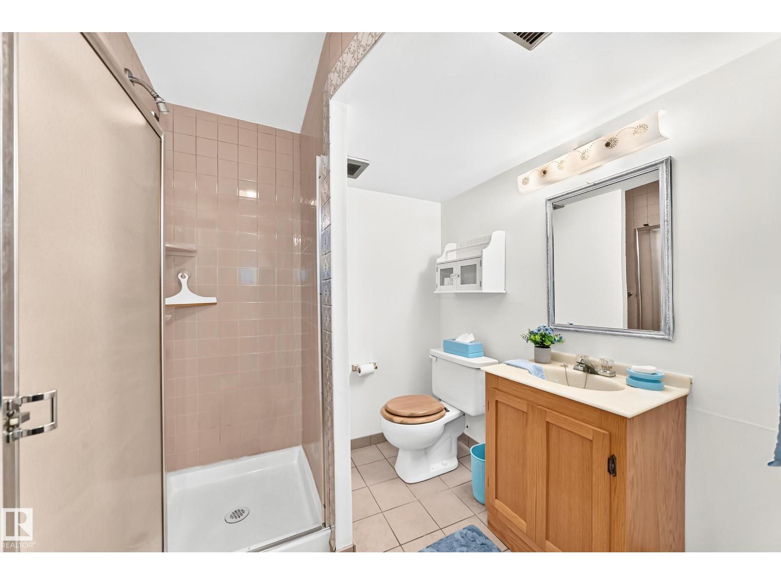 10819 137 AV NW - 23