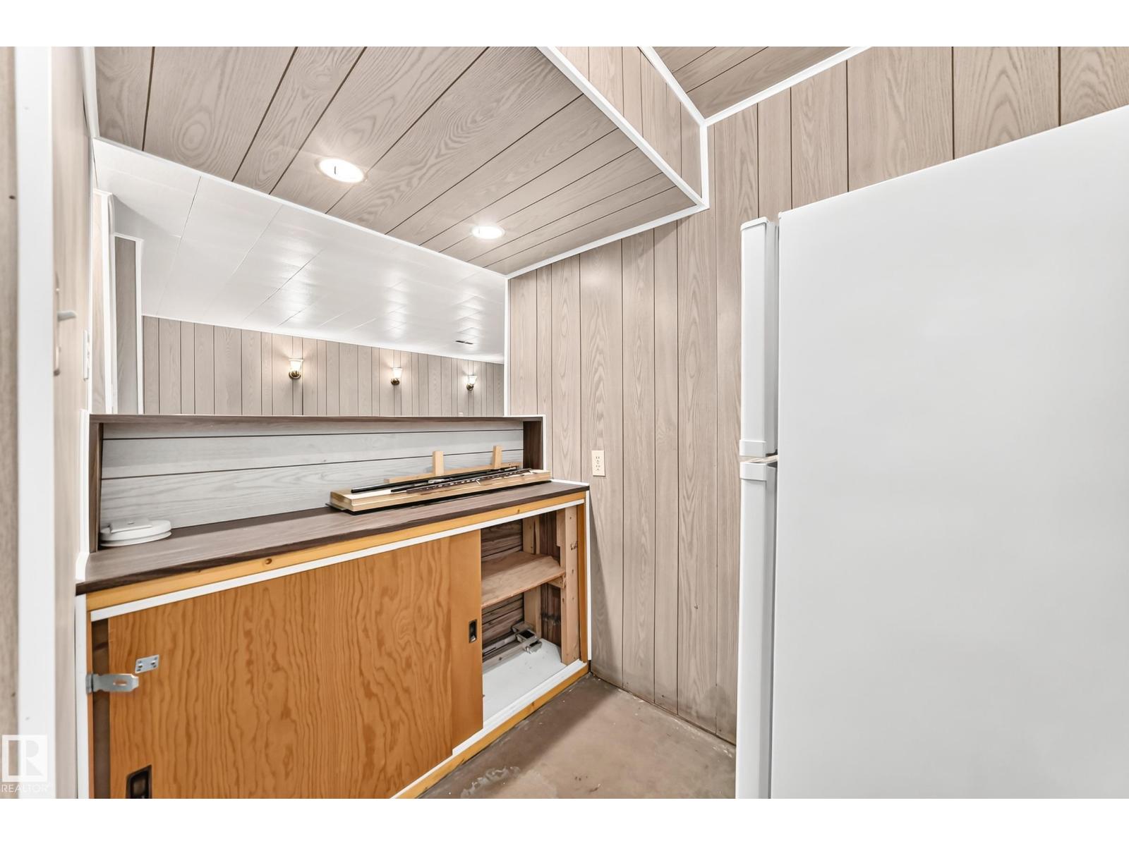 10819 137 AV NW - 24