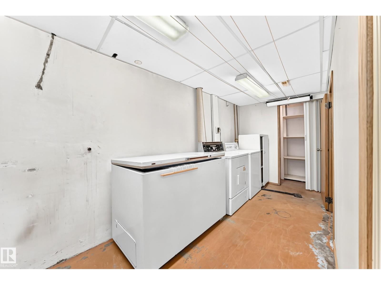 10819 137 AV NW - 27