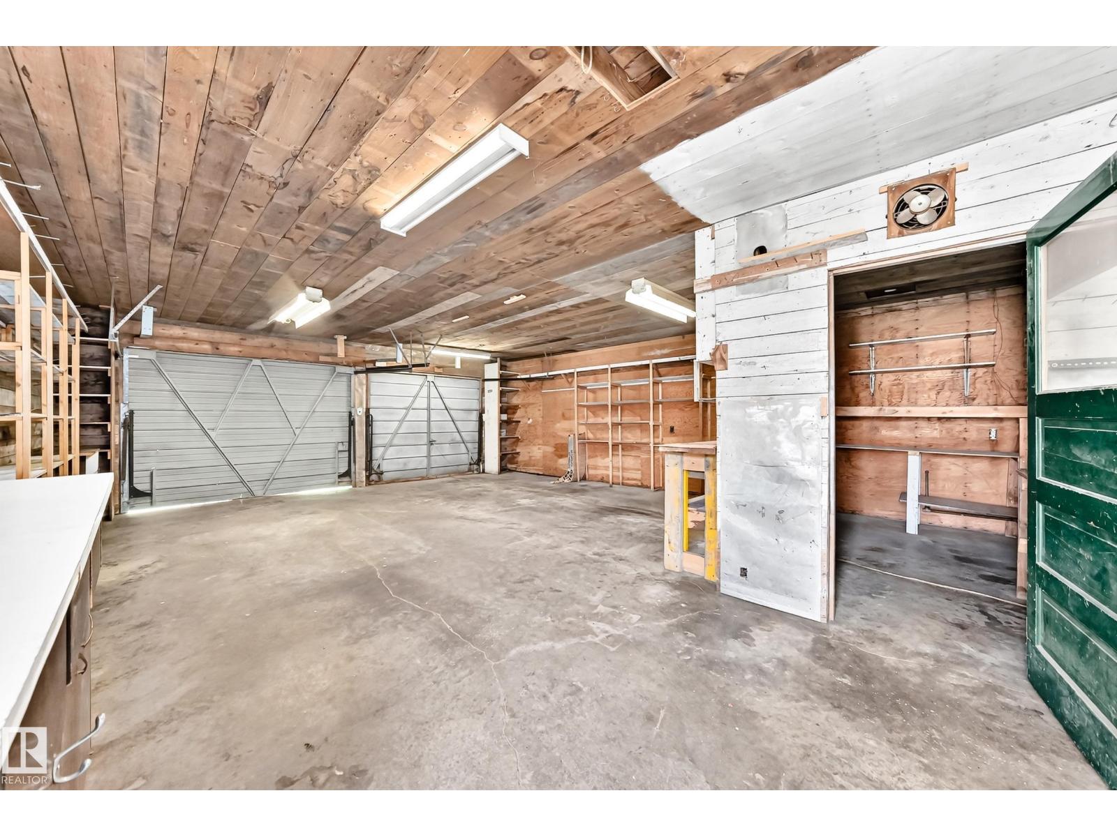 10819 137 AV NW - 32