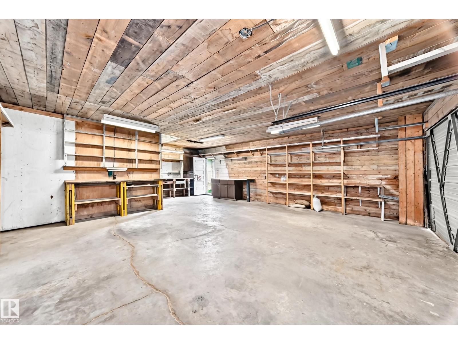 10819 137 AV NW - 34
