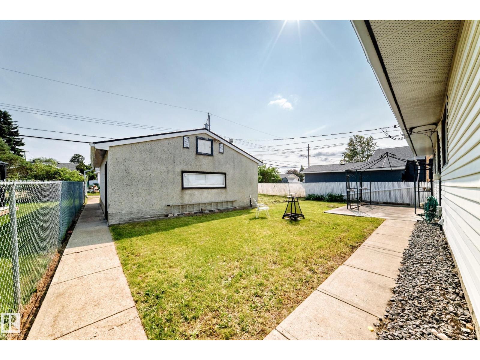 10819 137 AV NW - 36