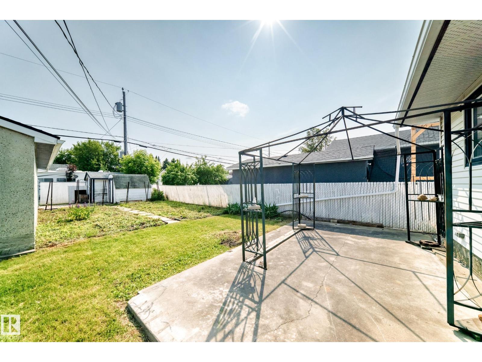 10819 137 AV NW - 38