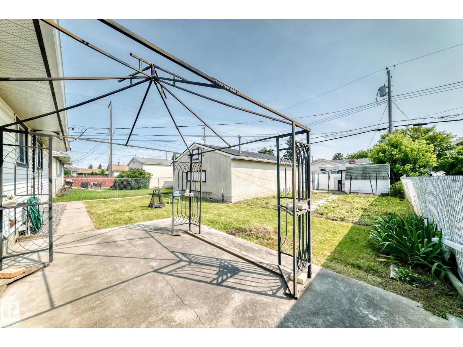 10819 137 AV NW - 39