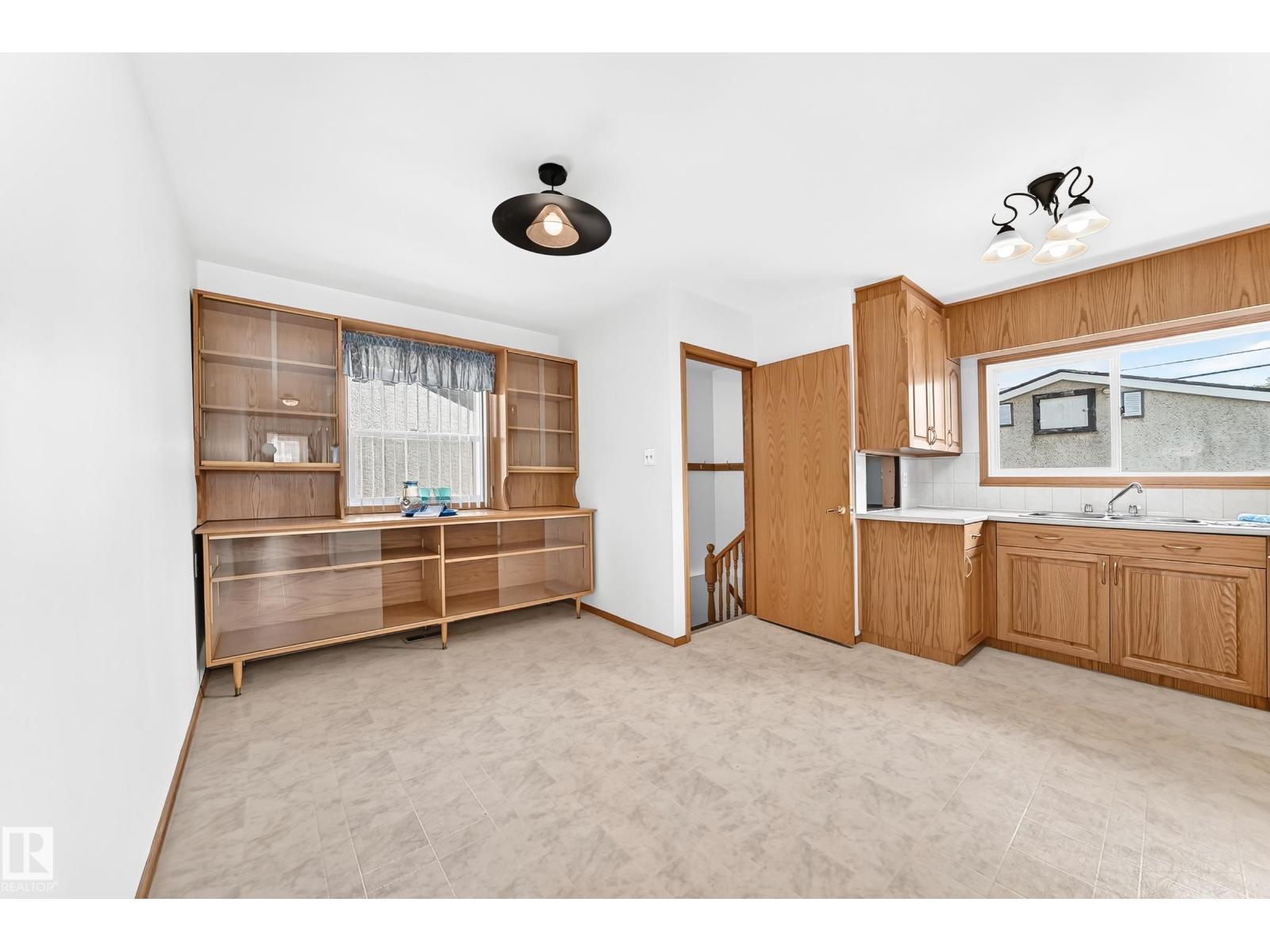10819 137 AV NW - 4