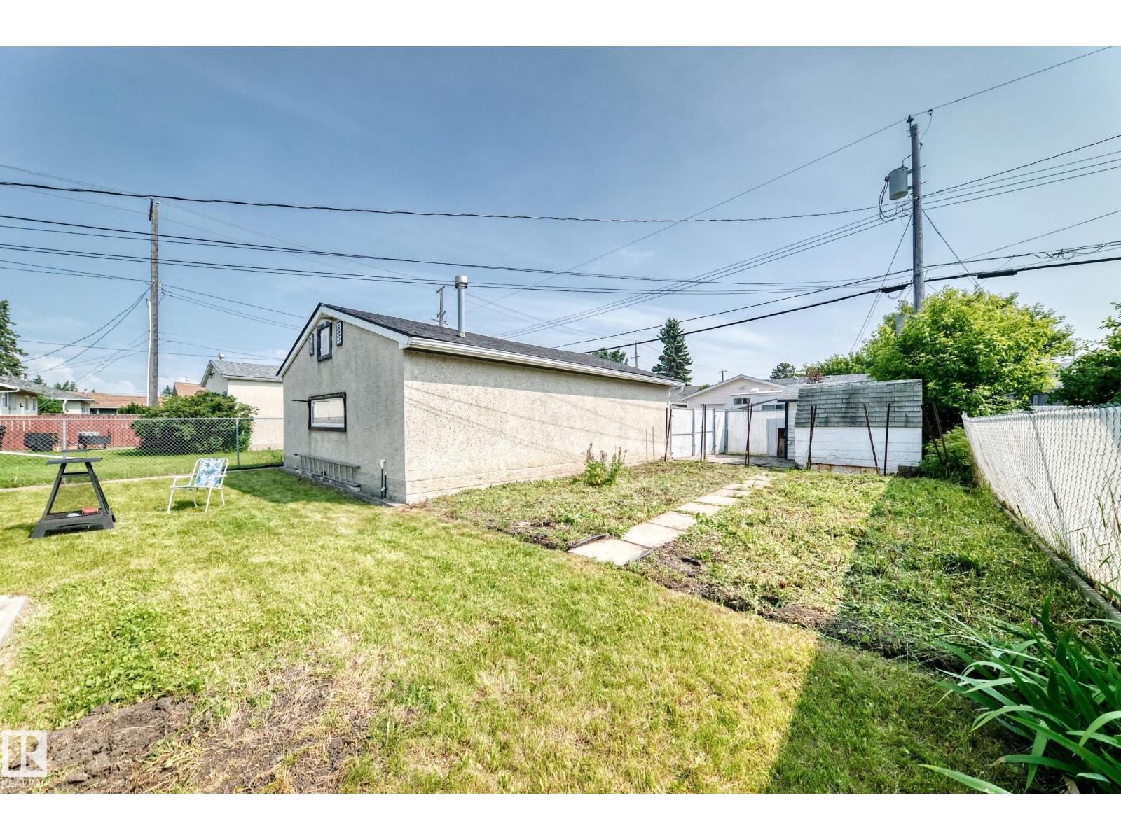 10819 137 AV NW - 40