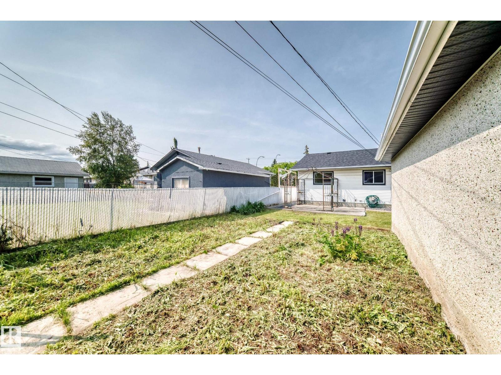 10819 137 AV NW - 42