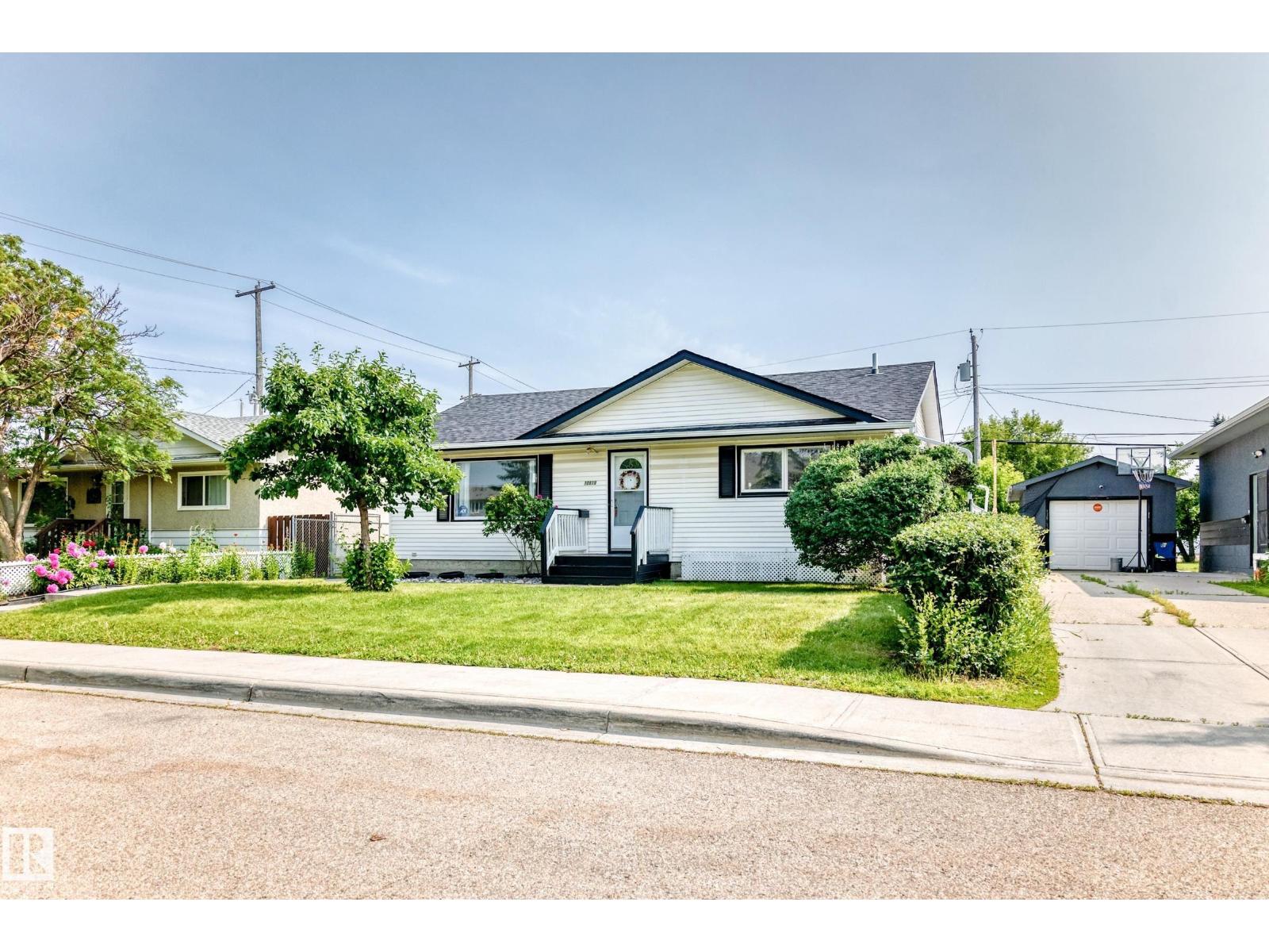 10819 137 AV NW - 46
