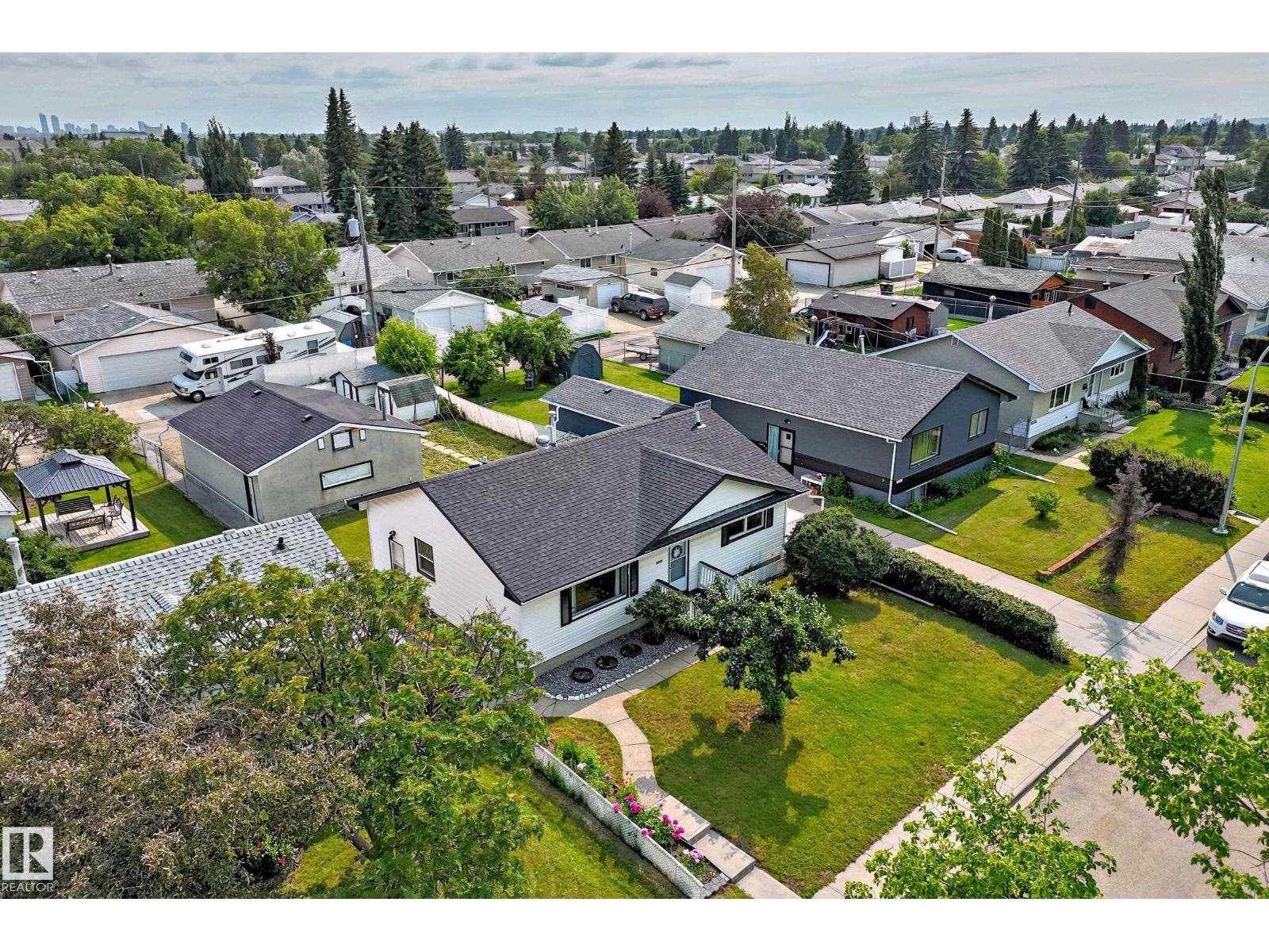 10819 137 AV NW - 48