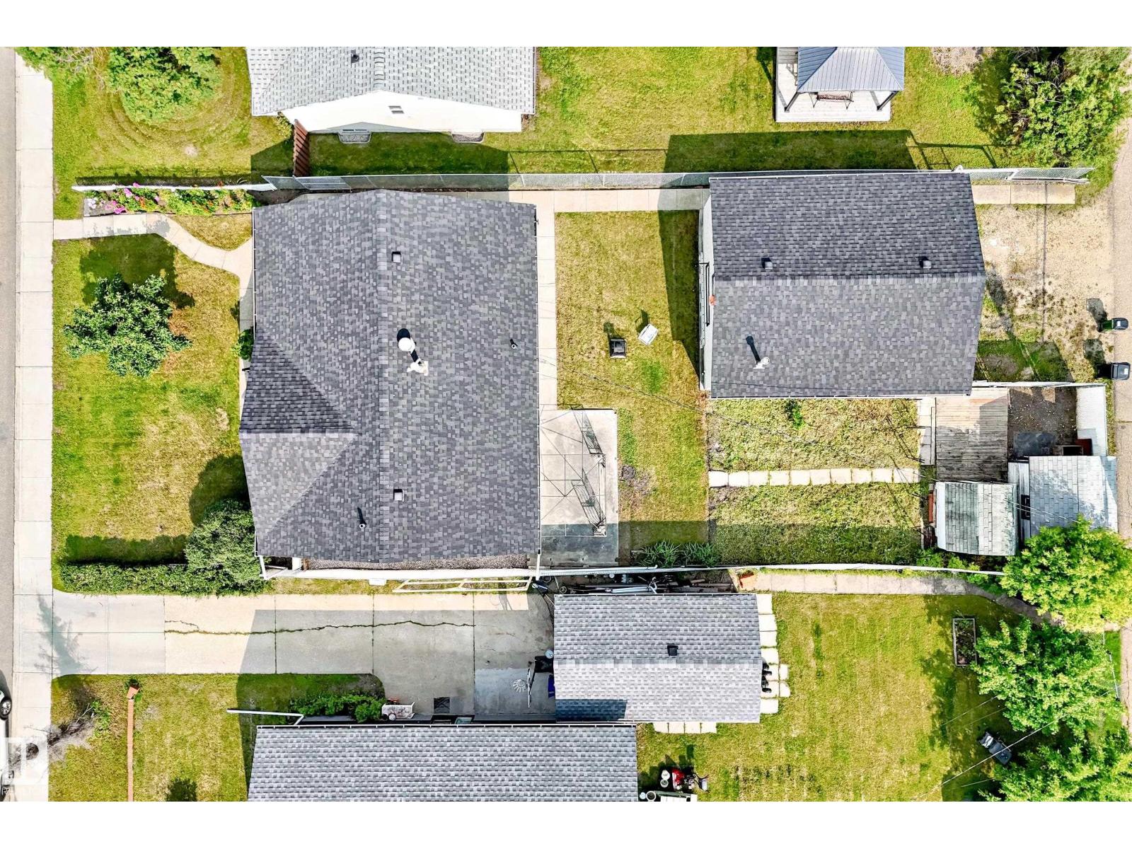 10819 137 AV NW - 52