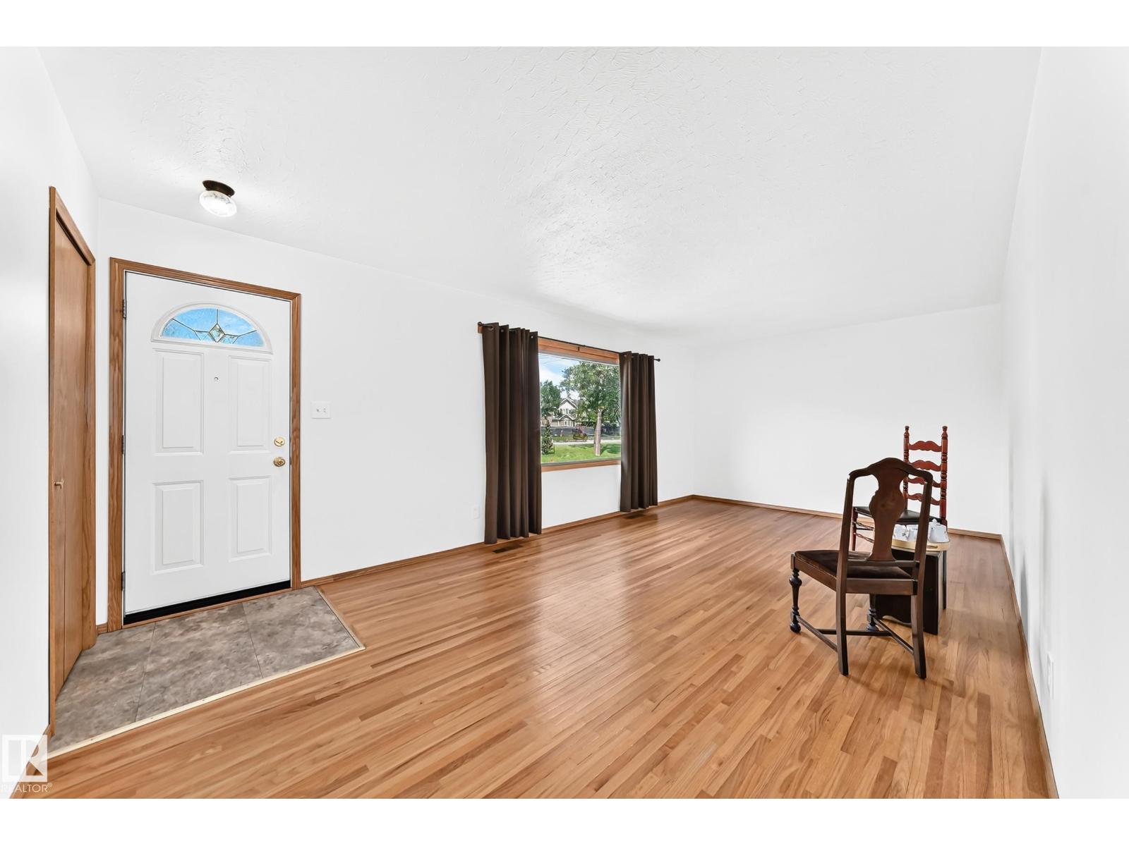 10819 137 AV NW - 6
