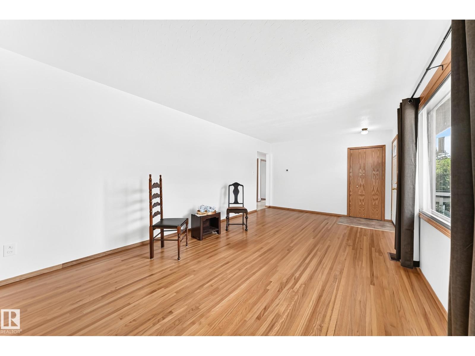 10819 137 AV NW - 7