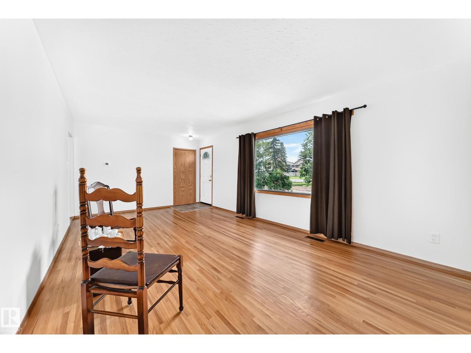 10819 137 AV NW - 8