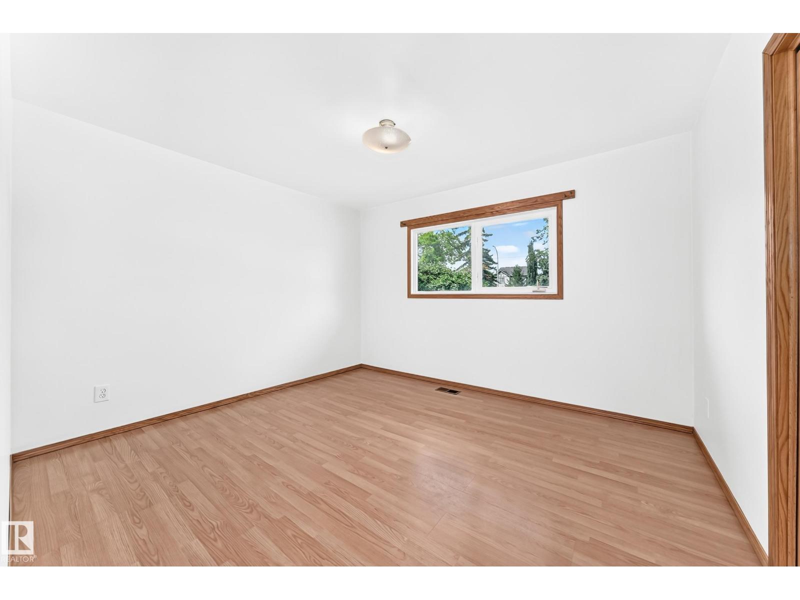10819 137 AV NW - 9