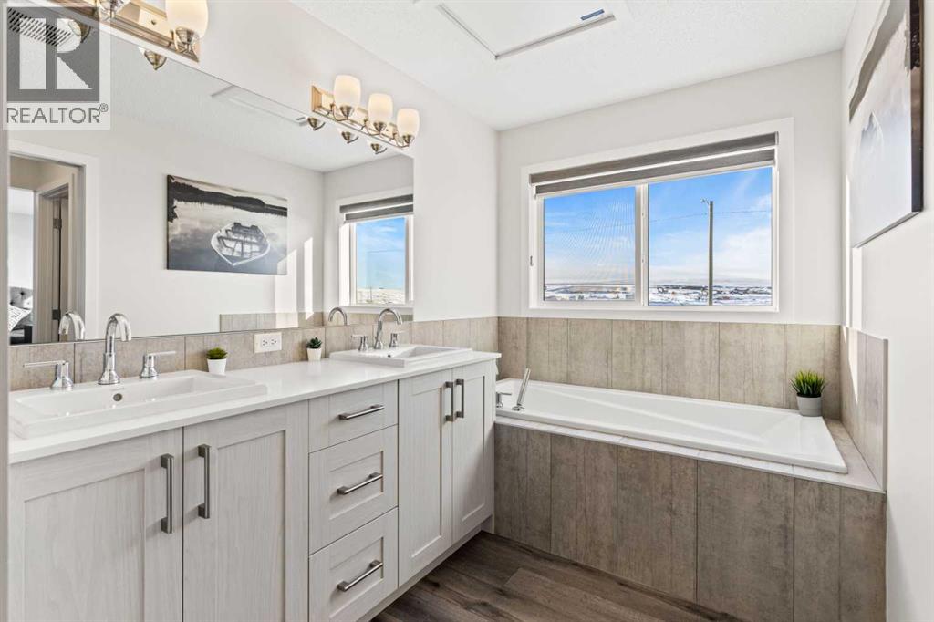 492 Chinook Gate Square SW - 37